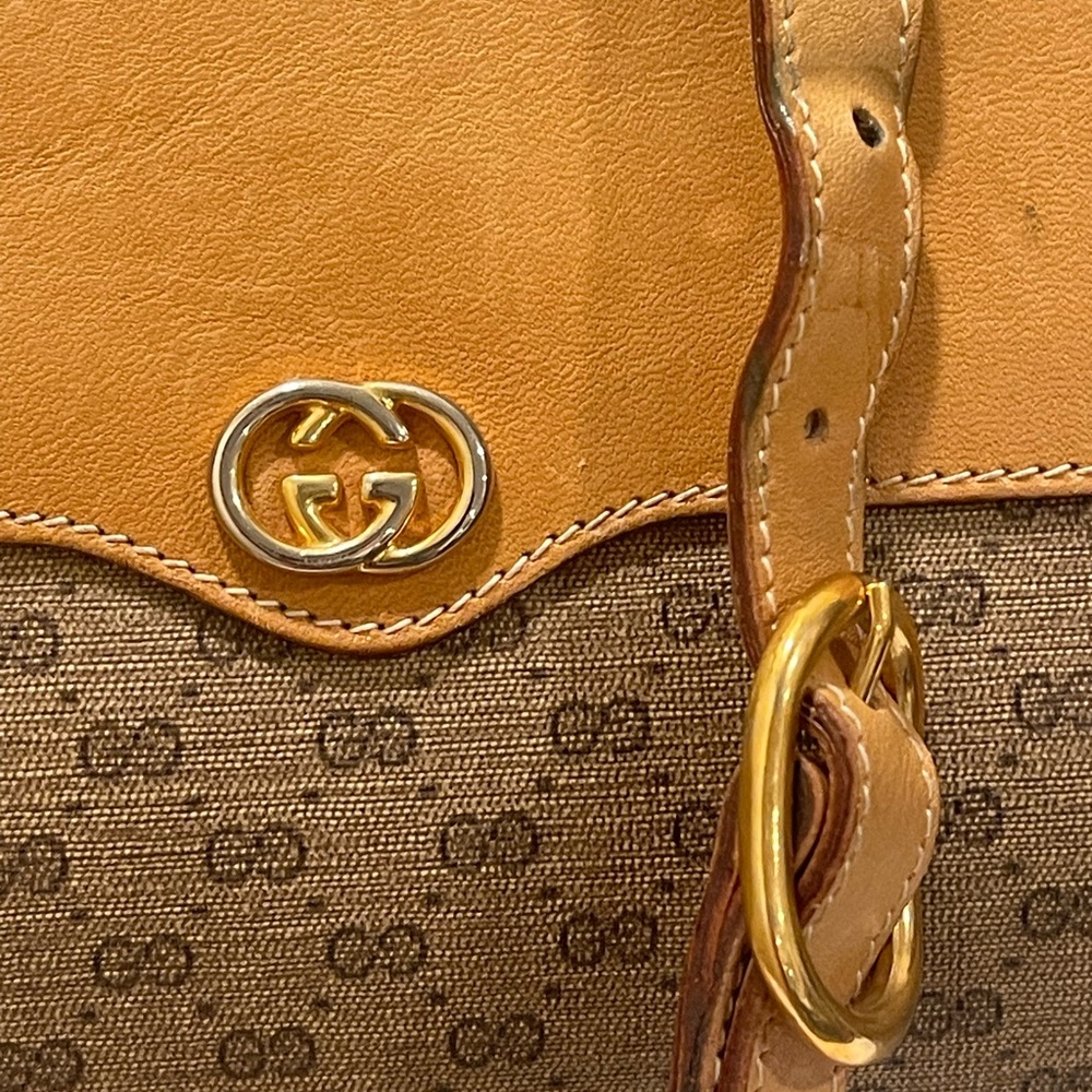 Gucci Vintage 1970’s-1980’s C monogram Call outs are peeling on inside and strap - Picture 3 of 14
